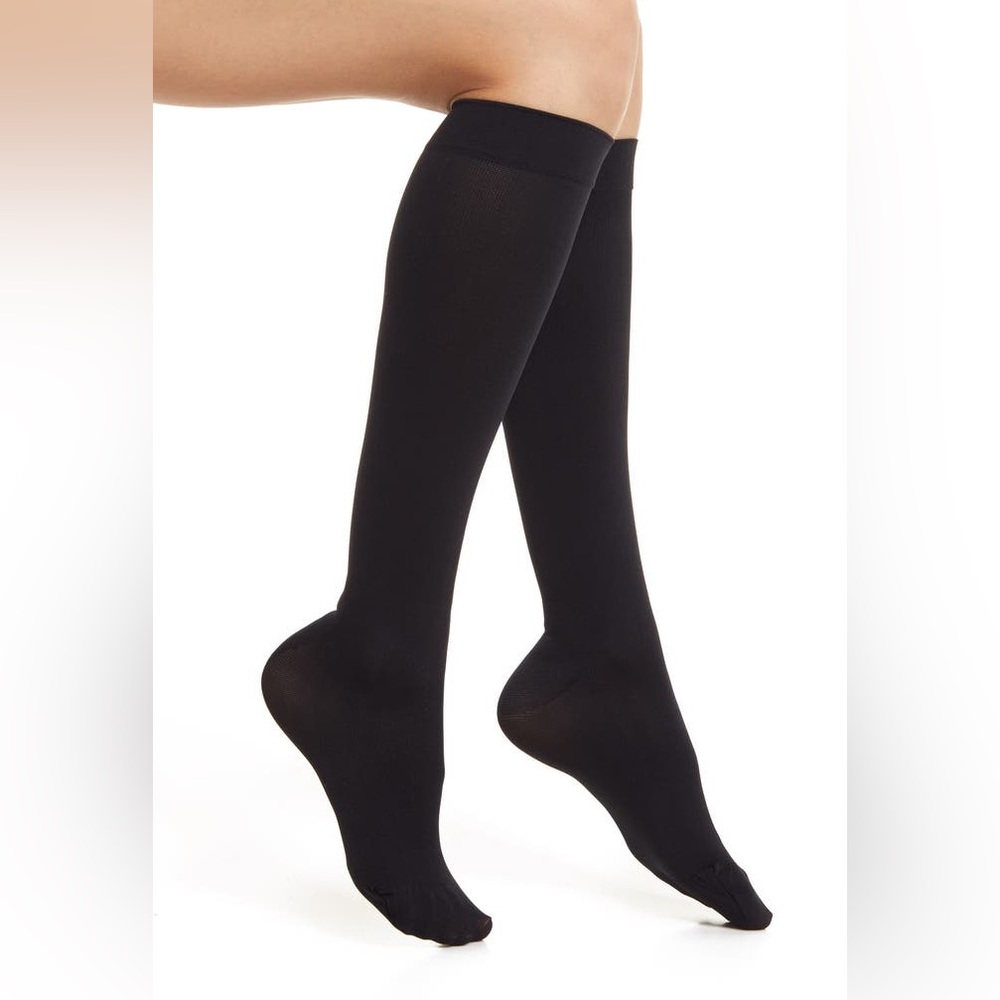 NORDSTROM ENERGIZING KNEE SOCKS GRADUATED COMPRESSION BLACK M/L NWT